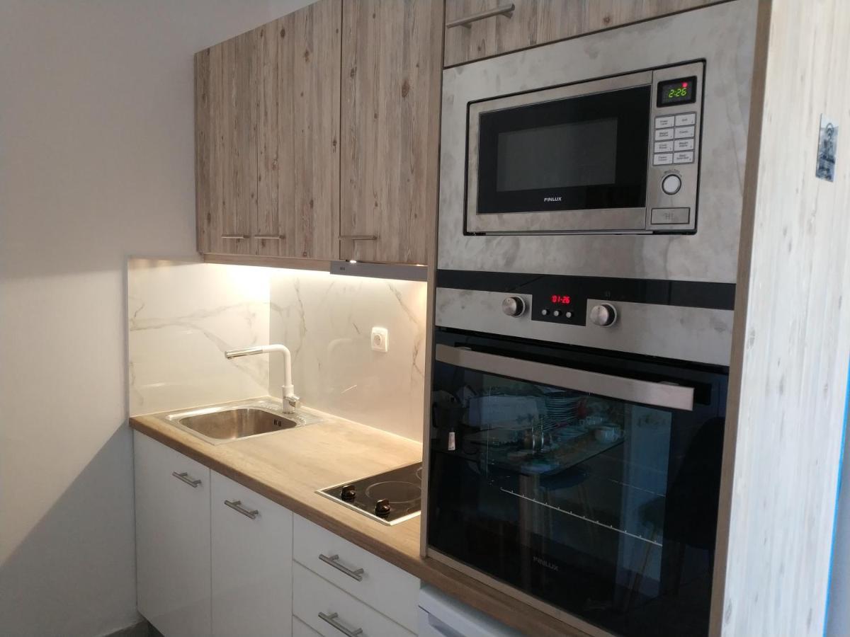 Nikos Apartments Agia Marina 객실 사진