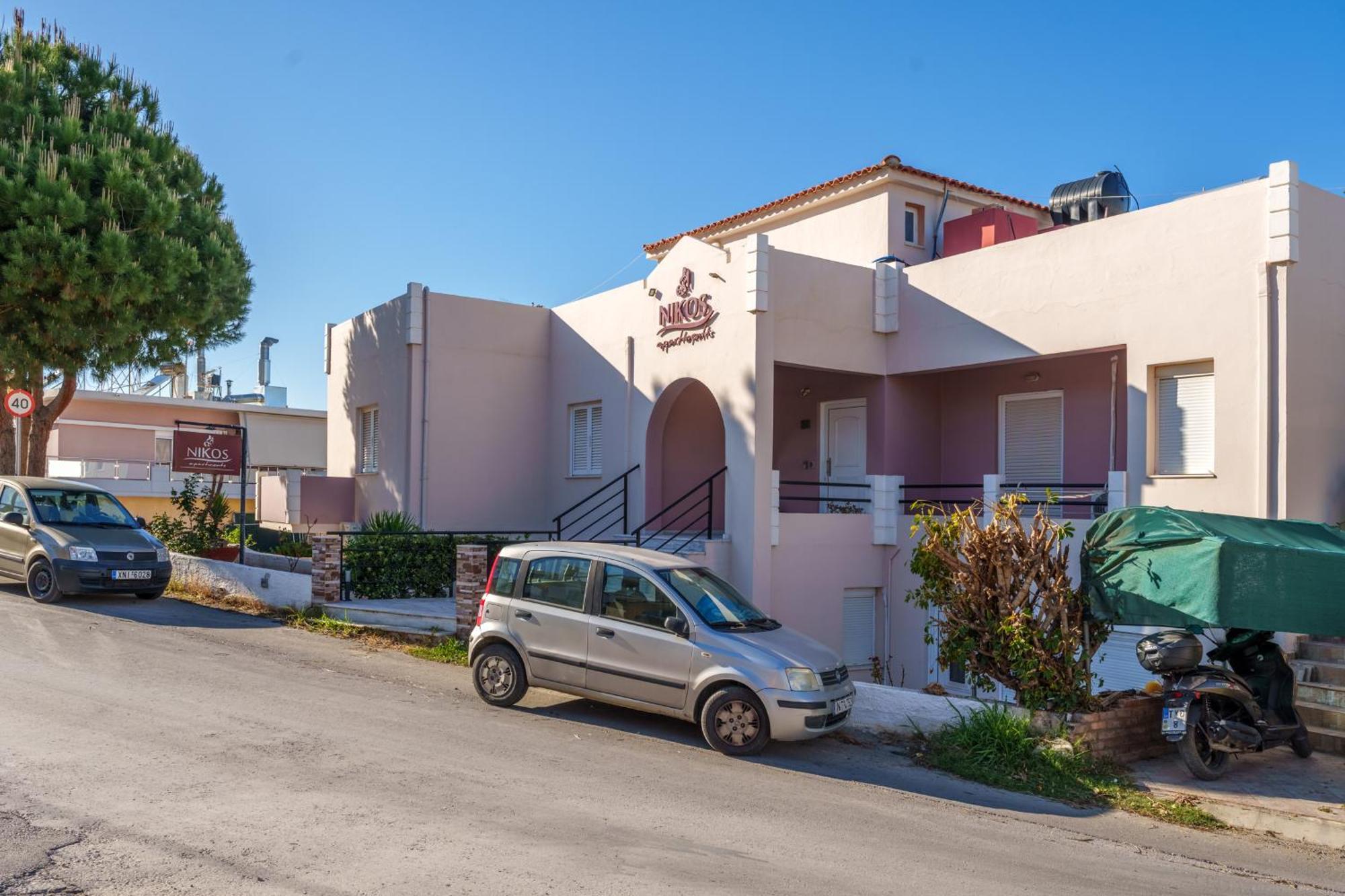 Nikos Apartments Agia Marina 외부 사진