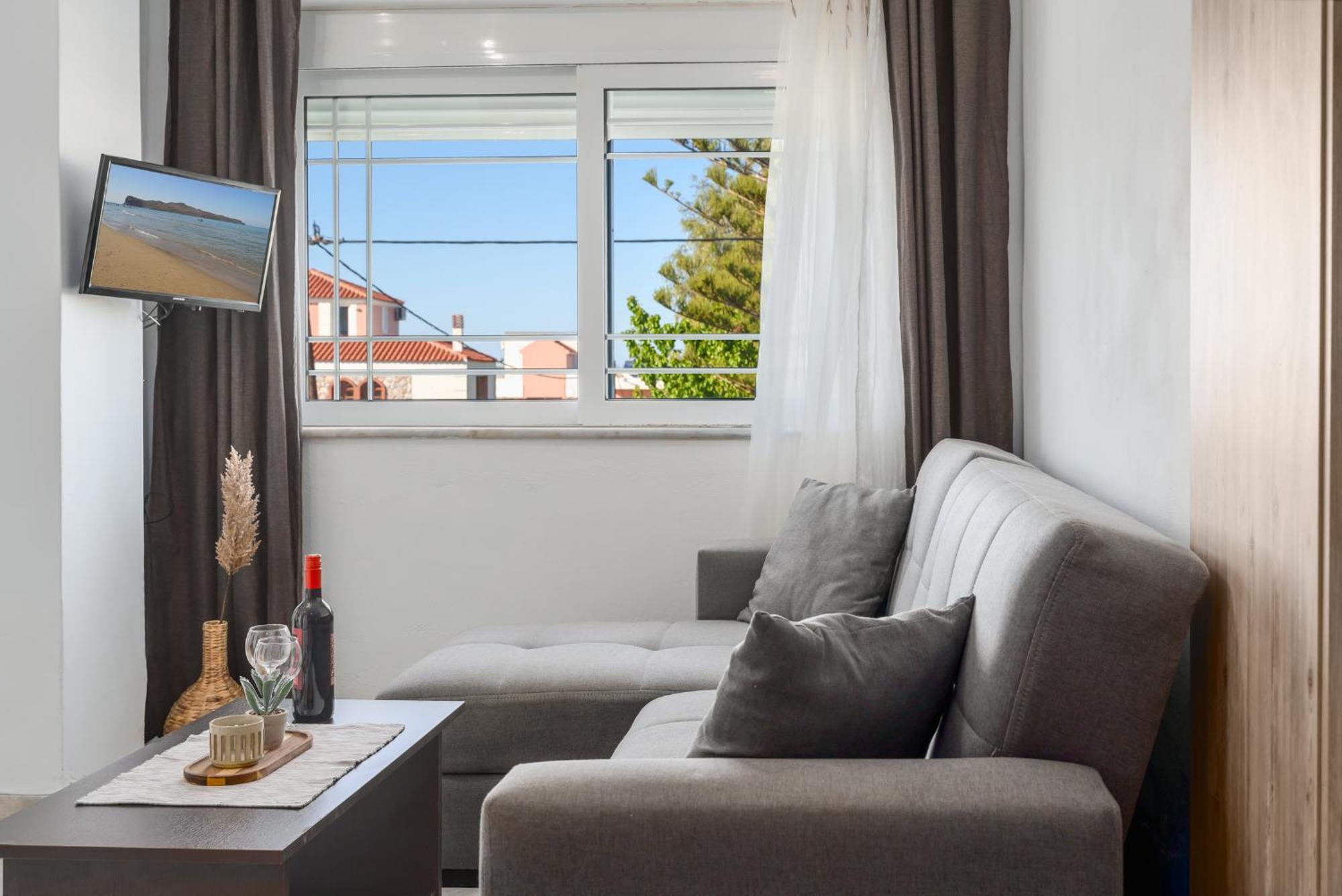 Nikos Apartments Agia Marina 외부 사진