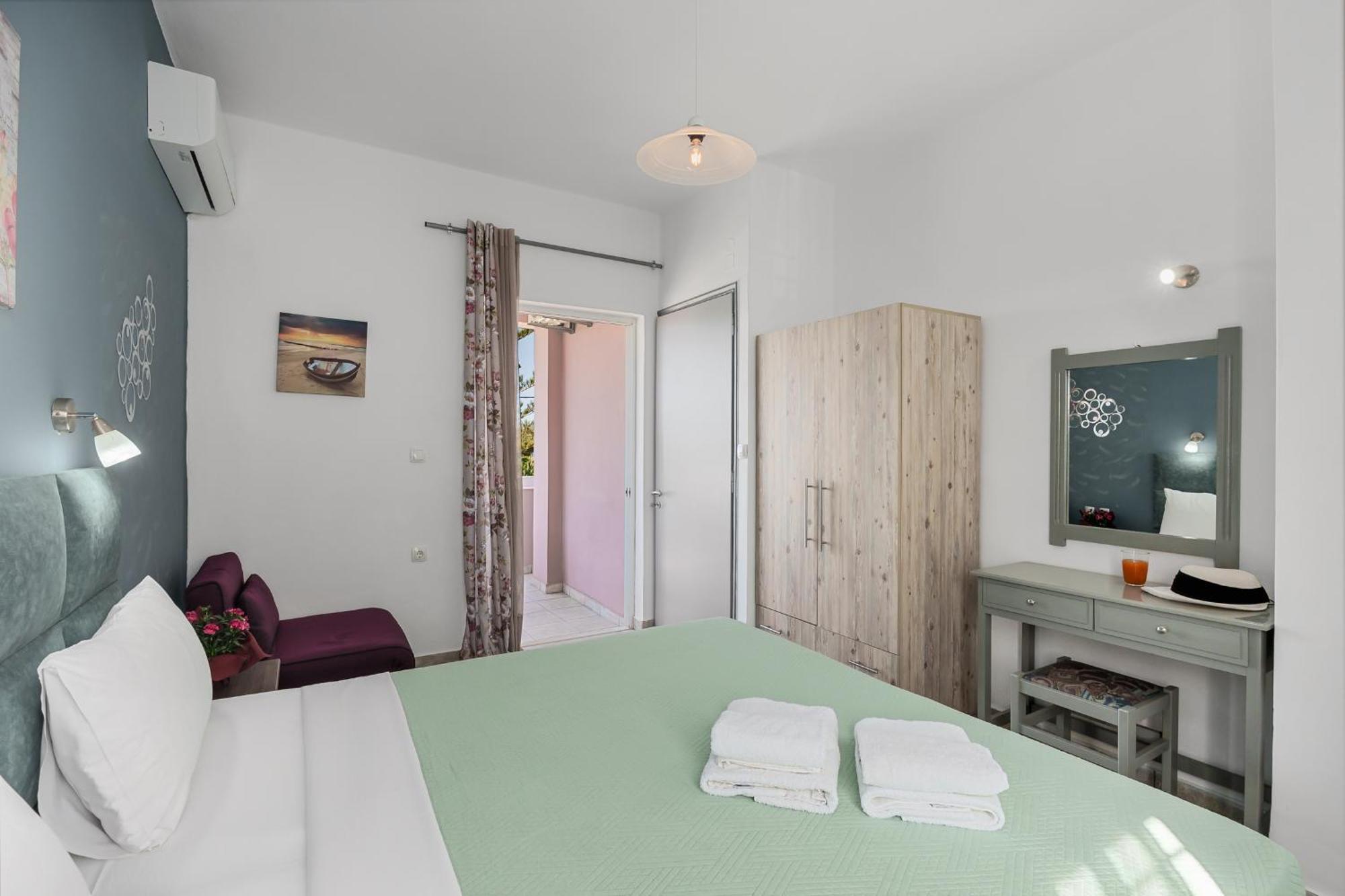 Nikos Apartments Agia Marina 외부 사진