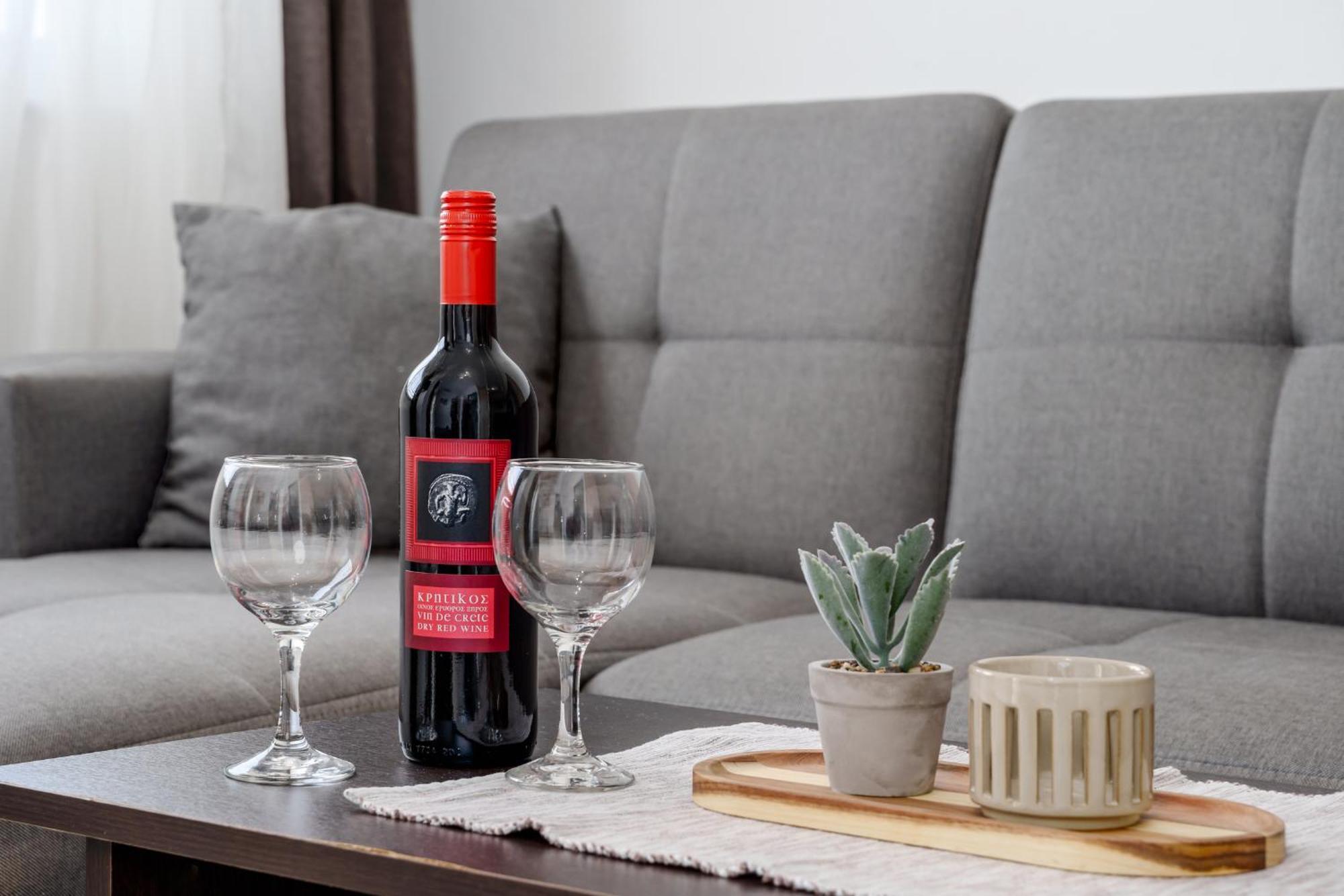 Nikos Apartments Agia Marina 외부 사진